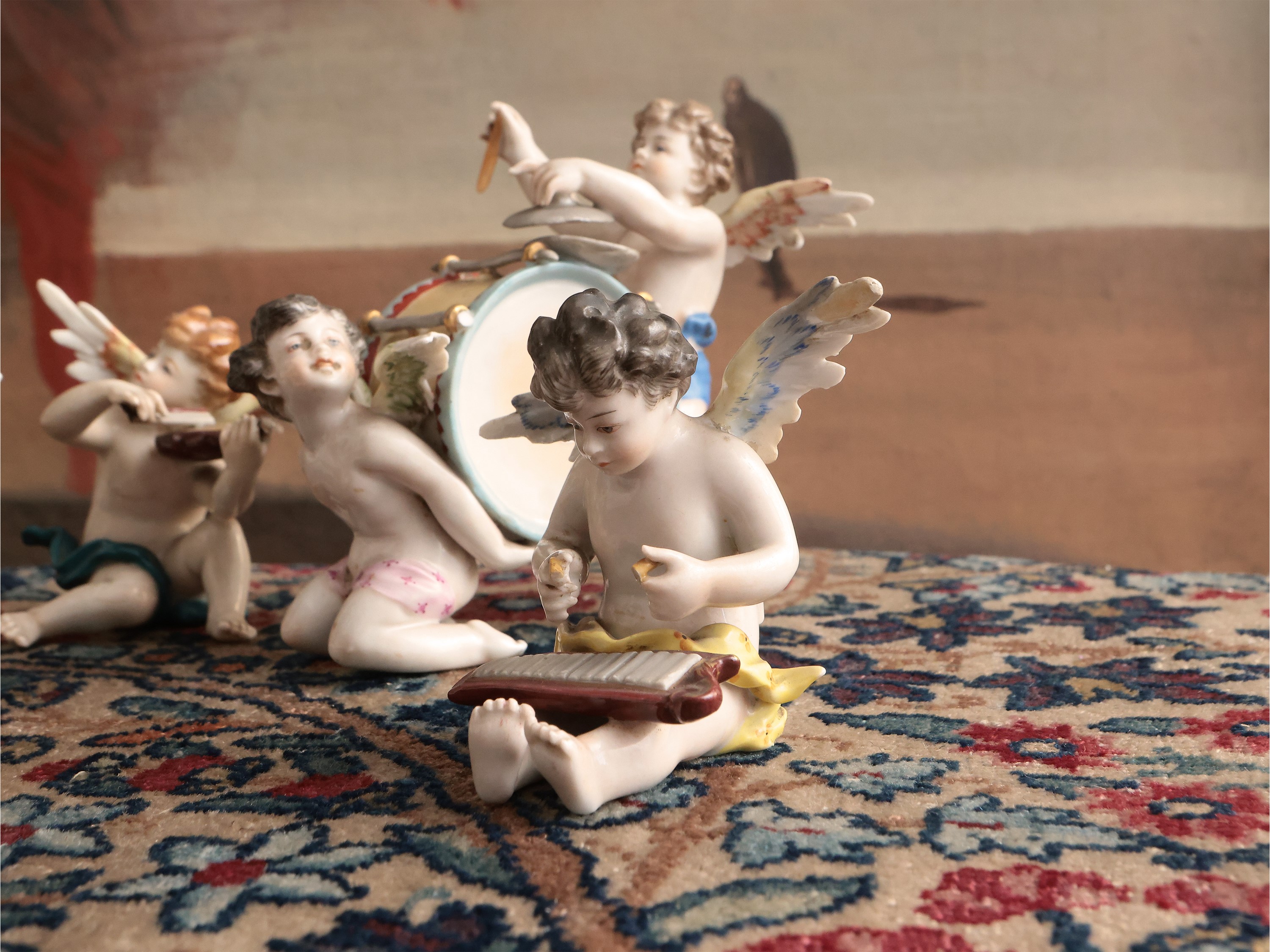 Concerto di Putti Musicanti in Porcellana Policroma