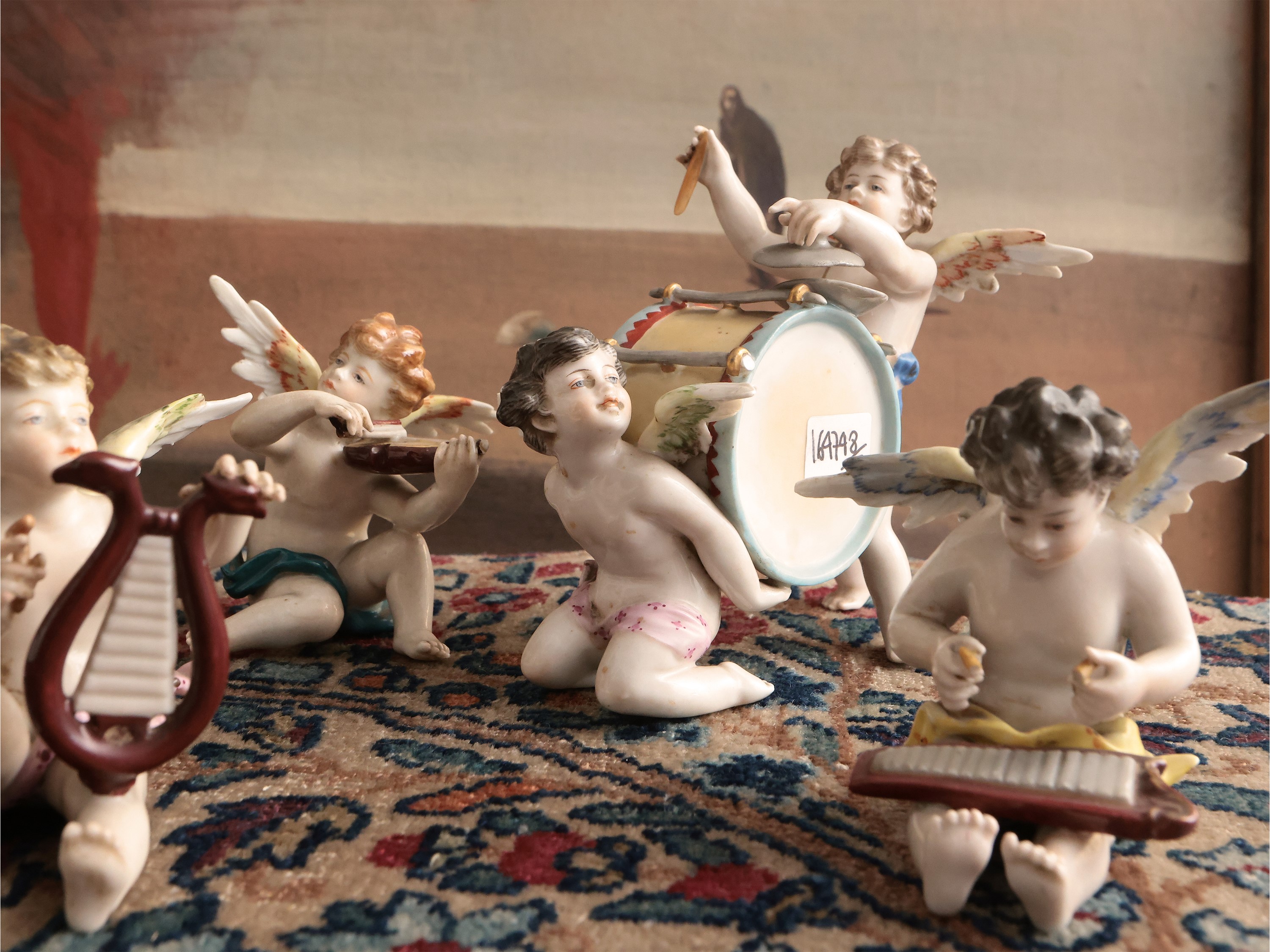 Concerto di Putti Musicanti in Porcellana Policroma