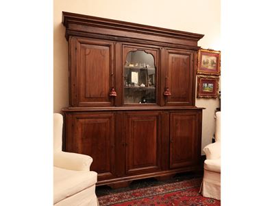 Credenza a Due Corpi in Noce