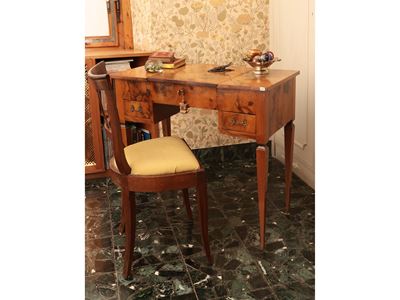 Toilette Impiallacciata in Radica di Noce