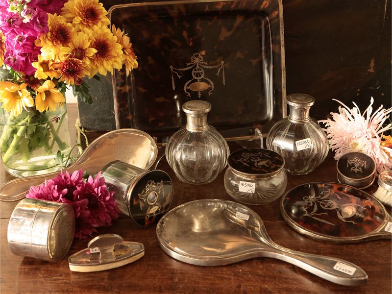 Miscellanea di accessori in argento per toilette