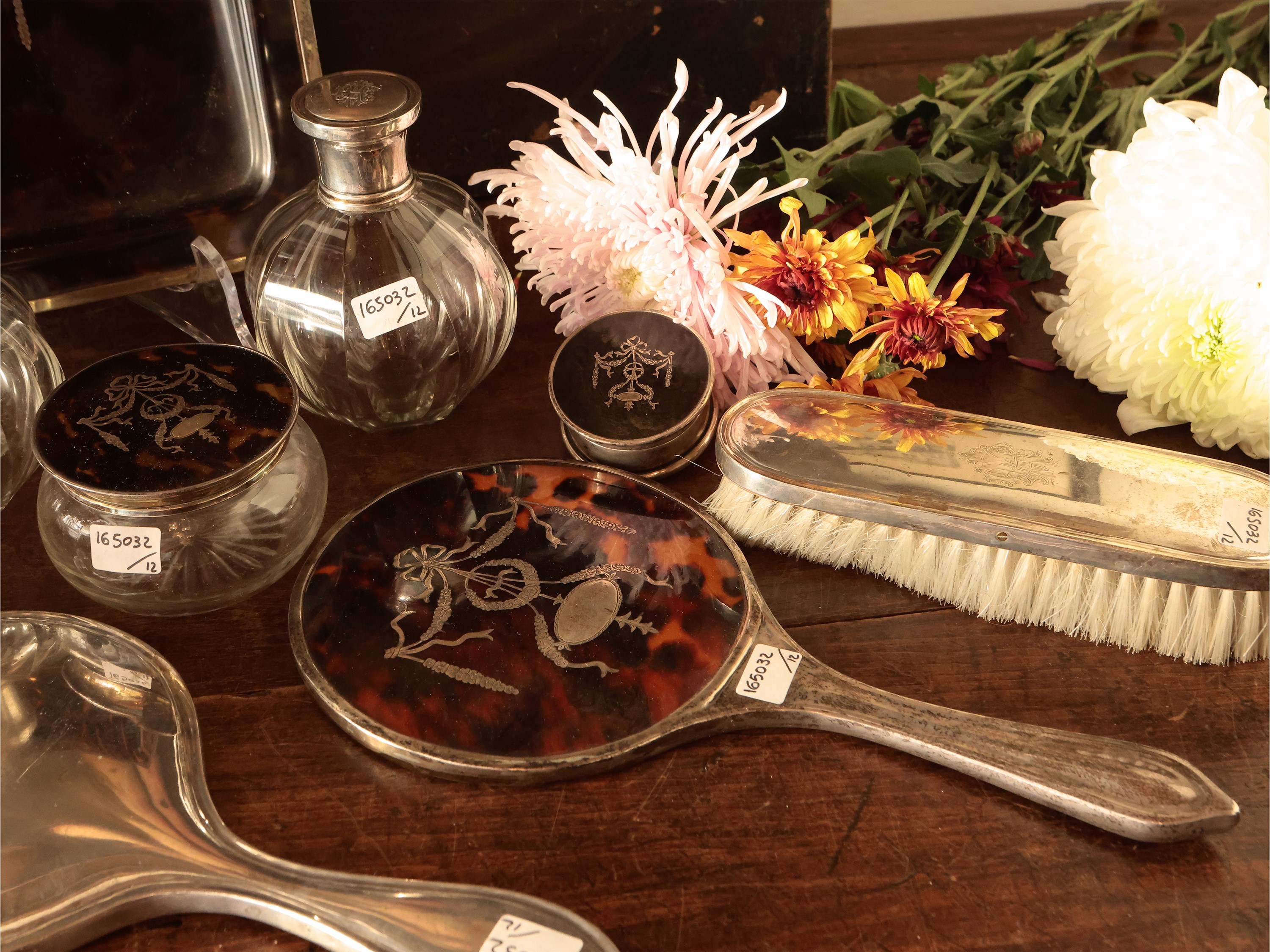 Miscellanea di accessori in argento per toilette