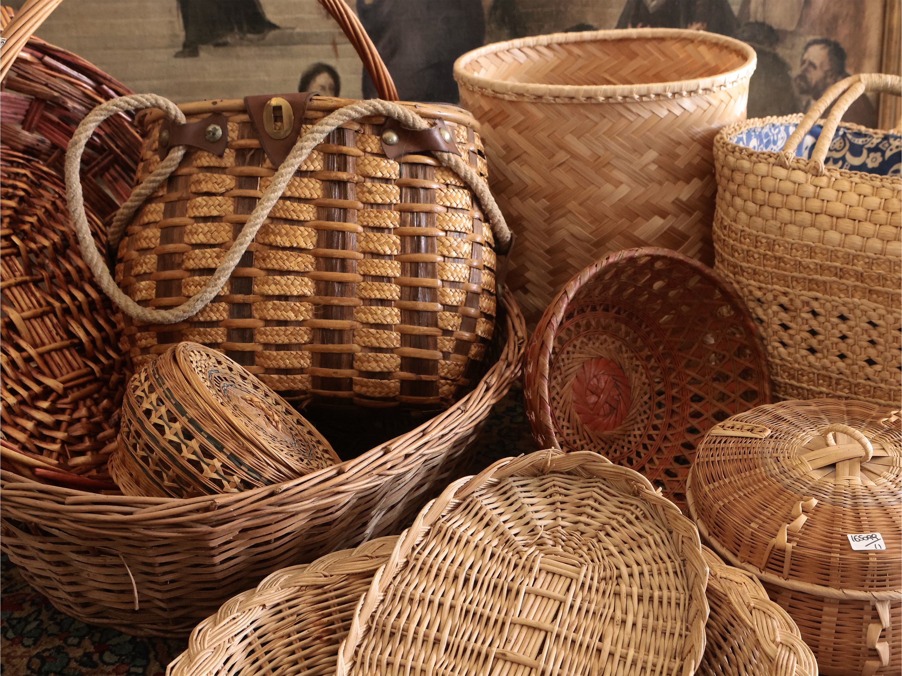 Assortimento di Ceste in Vimini e Paglia
