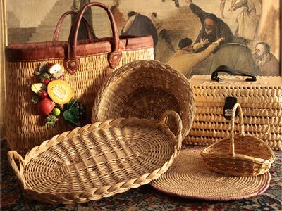 Assortimento di Accessori in Vimini e Paglia