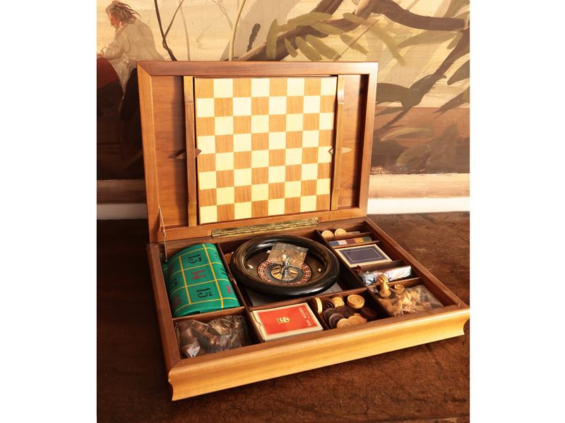 Scatola da Gioco Intarsiata in Radica e Noce