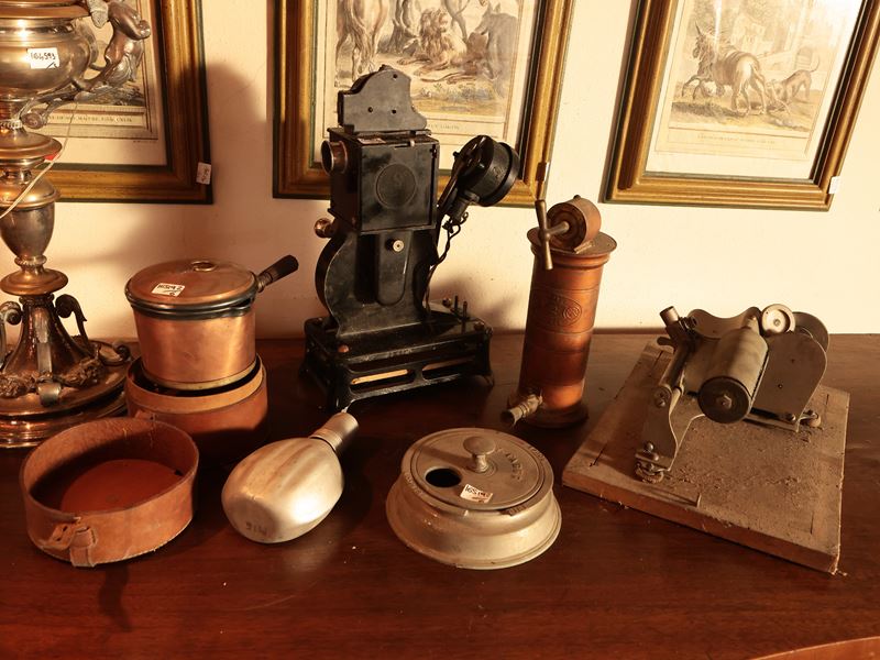 Collezione di strumenti scientifici e cursioità d'epoca