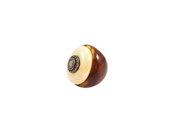 Grande anello in bachelite color tartaruga e corallo rosa