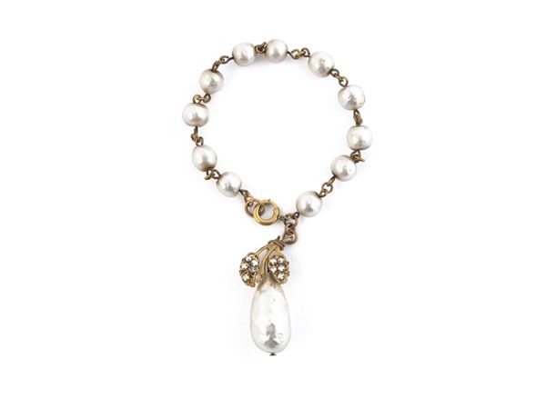Miriam Haskell, Bracciale con perle simulate