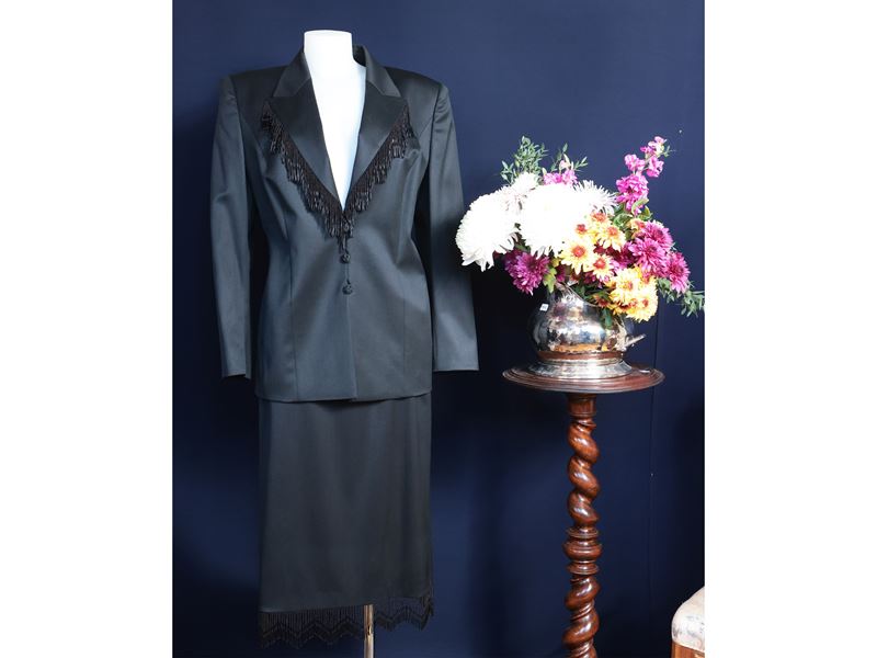 Escada, Tailleur da sera in lana nero