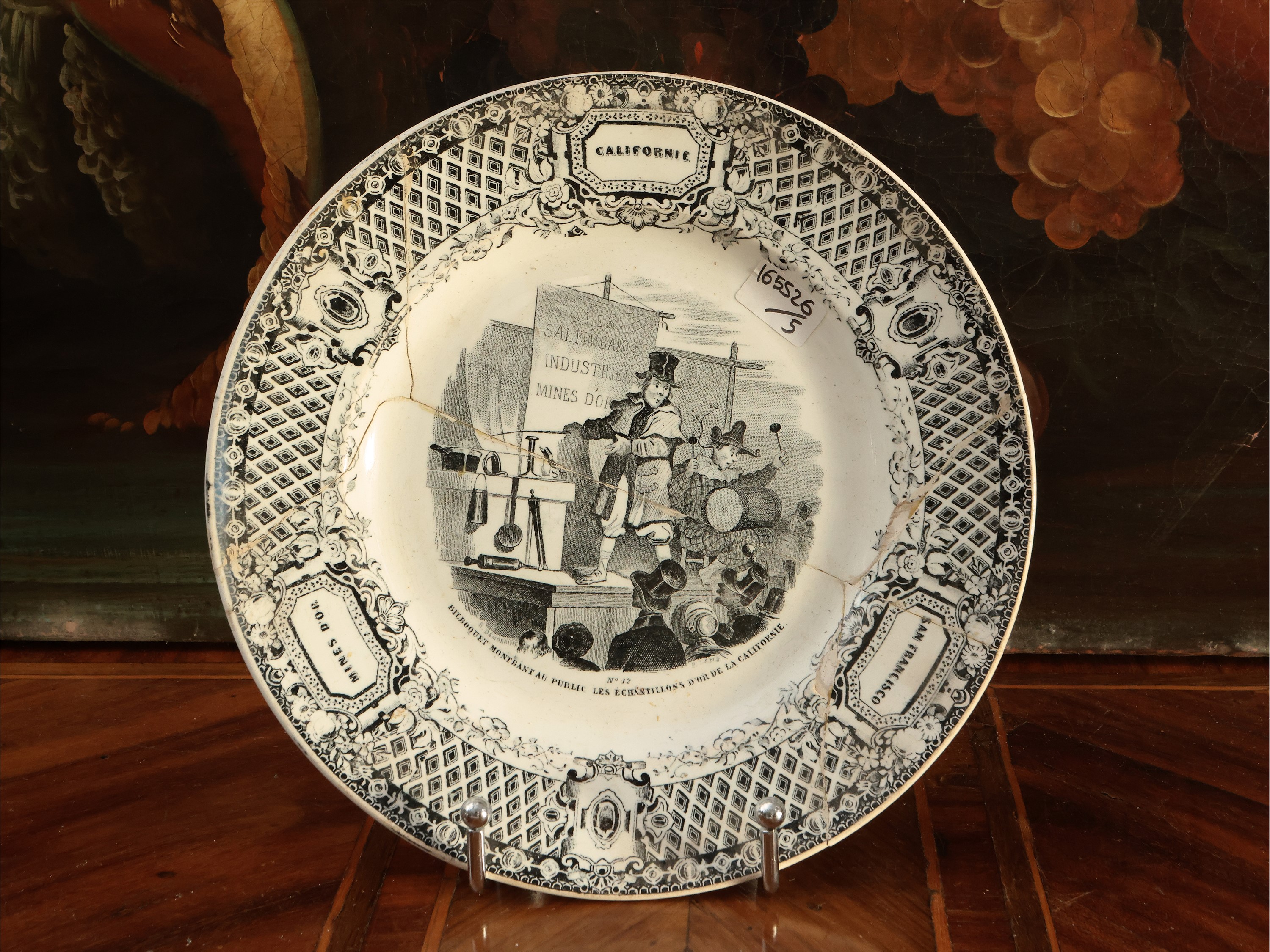 Cinque piatti decorativi in terraglia d'epoca