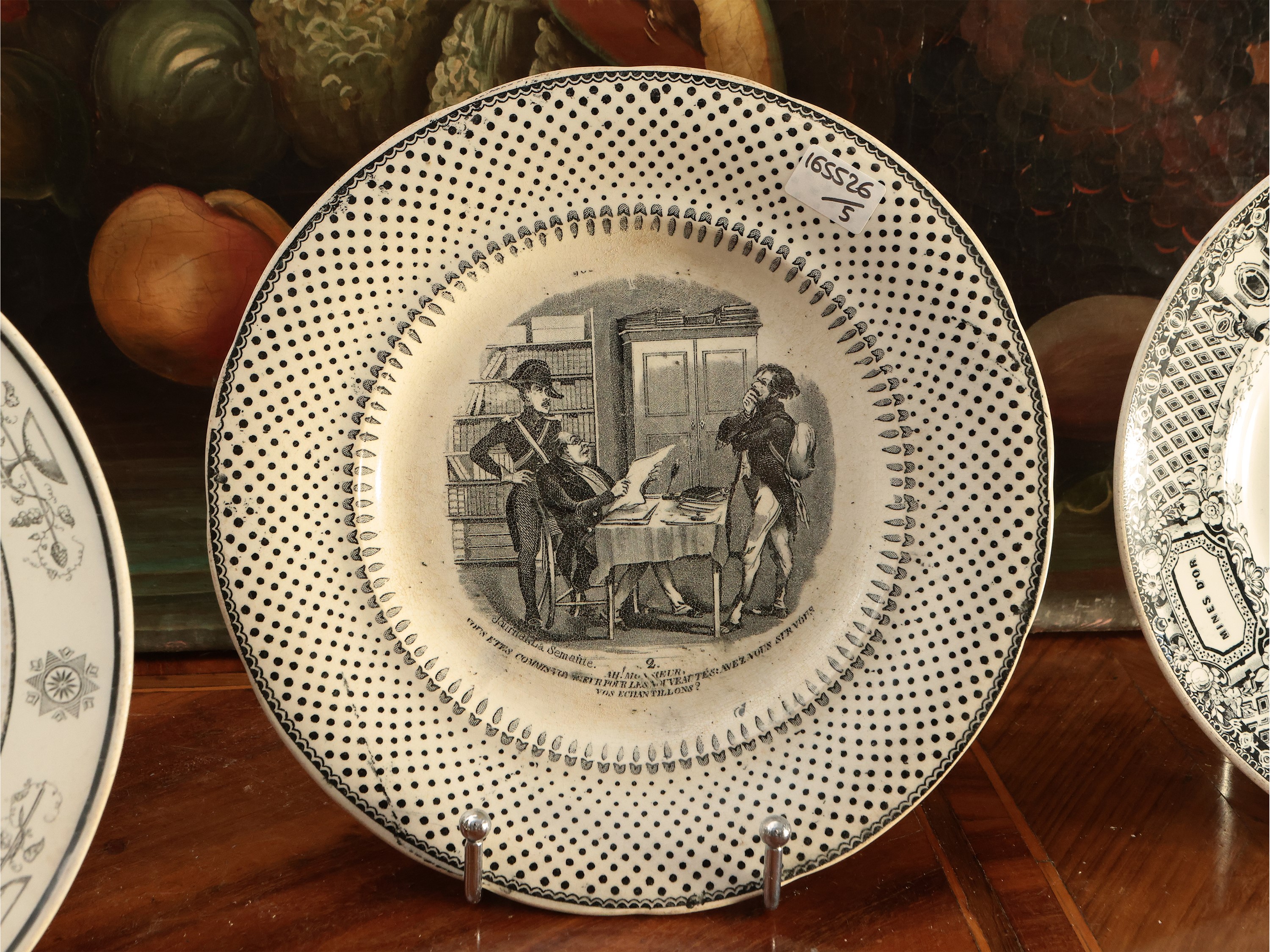 Cinque piatti decorativi in terraglia d'epoca