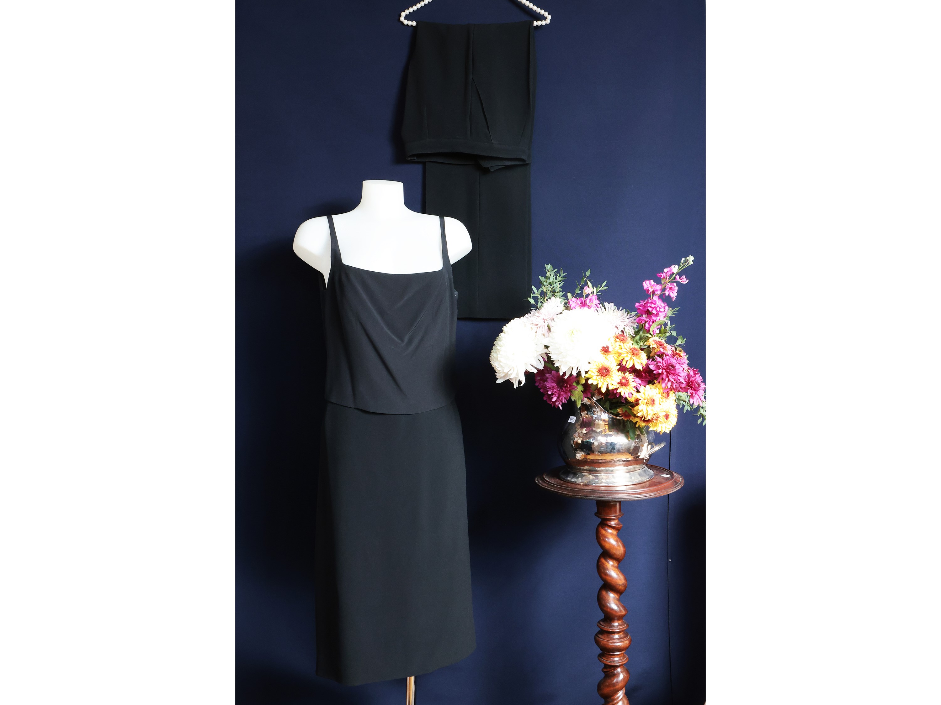 Gai Mattiolo, Tailleur gonna e pantalone nero