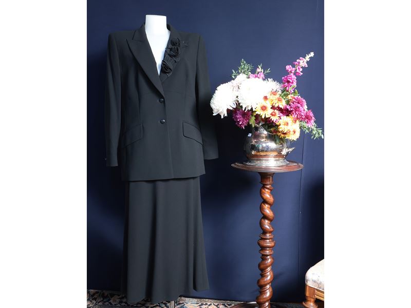 Esacada, Tailleur nero