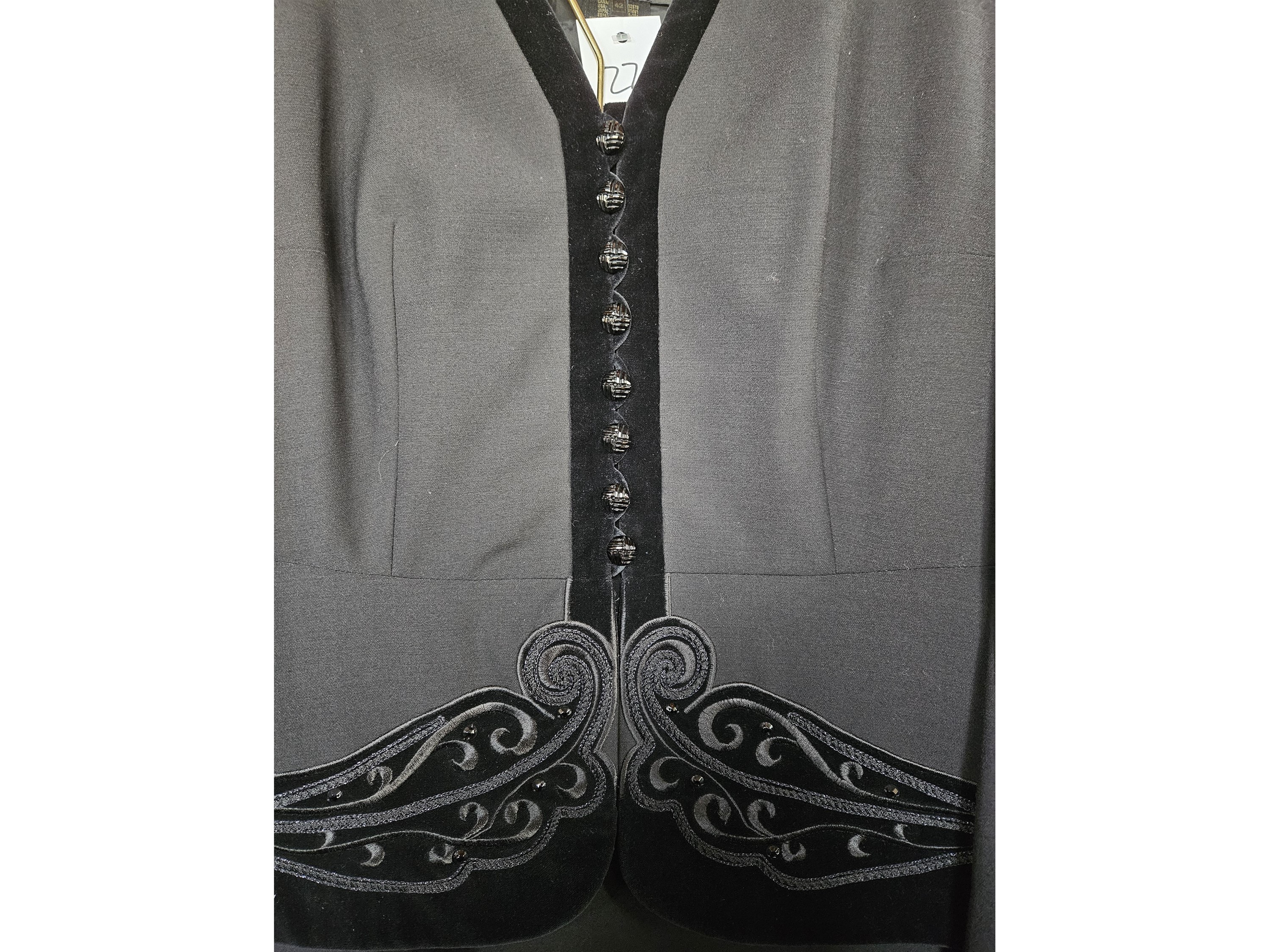 Escada, Tailleur da sera in lana nero