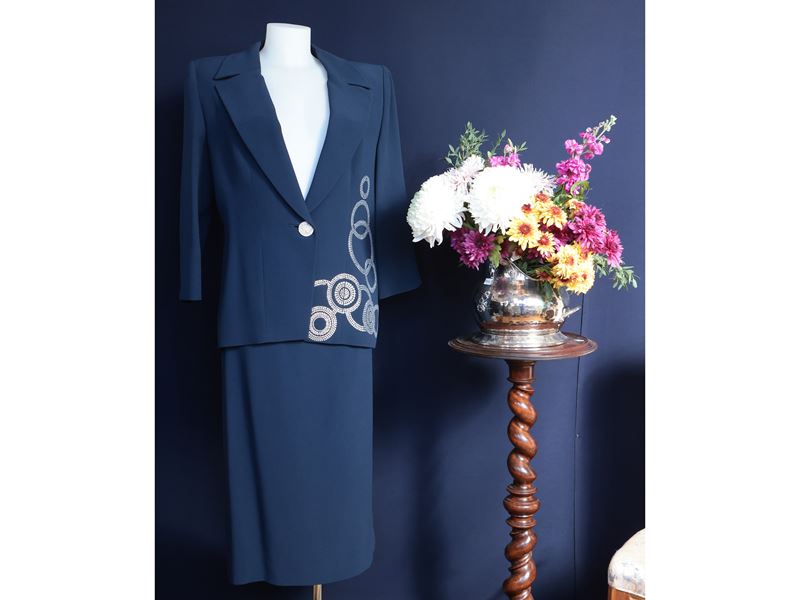 Gai Mattiolo, Tailleur blu