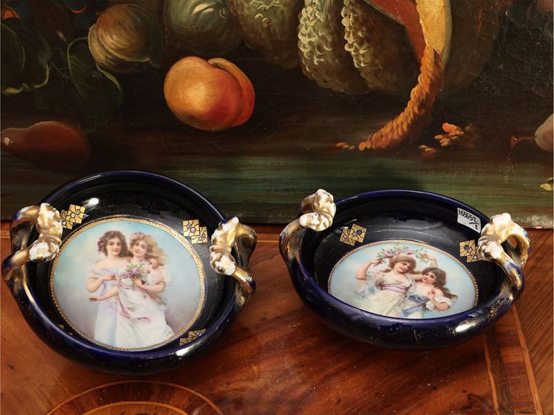 Coppia di cestini porta bonbon in porcellana