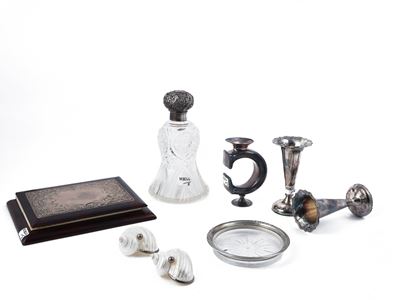 Pampaloni, Candeliere sinuoso in argento 925 con flacone porta profumo in cristallo e argento, Bi...