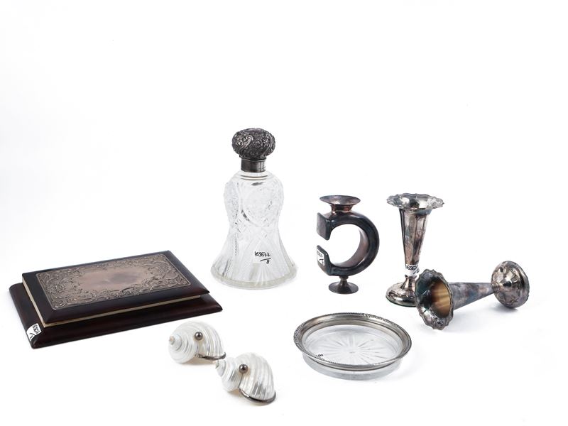Pampaloni, Candeliere sinuoso in argento 925 con flacone porta profumo in cristallo e argento, Bi...