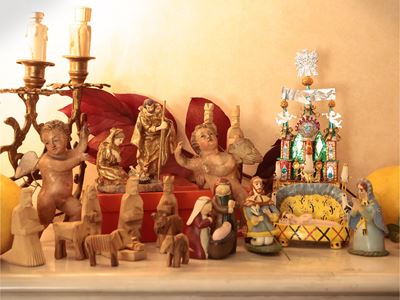Alcuni Piccoli Presepi Etnici in Legno e Materiali Poveri