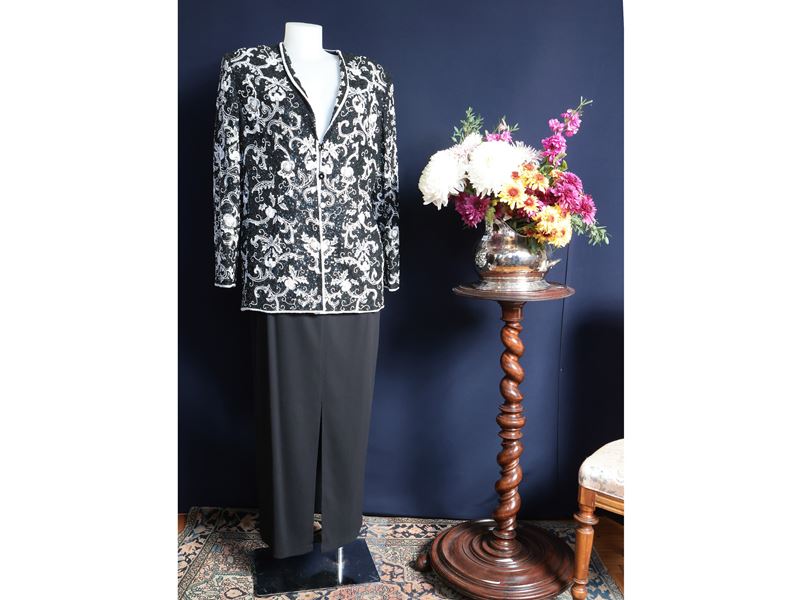 Escada, Giacca da sera in paillettes e perline bianca e nera