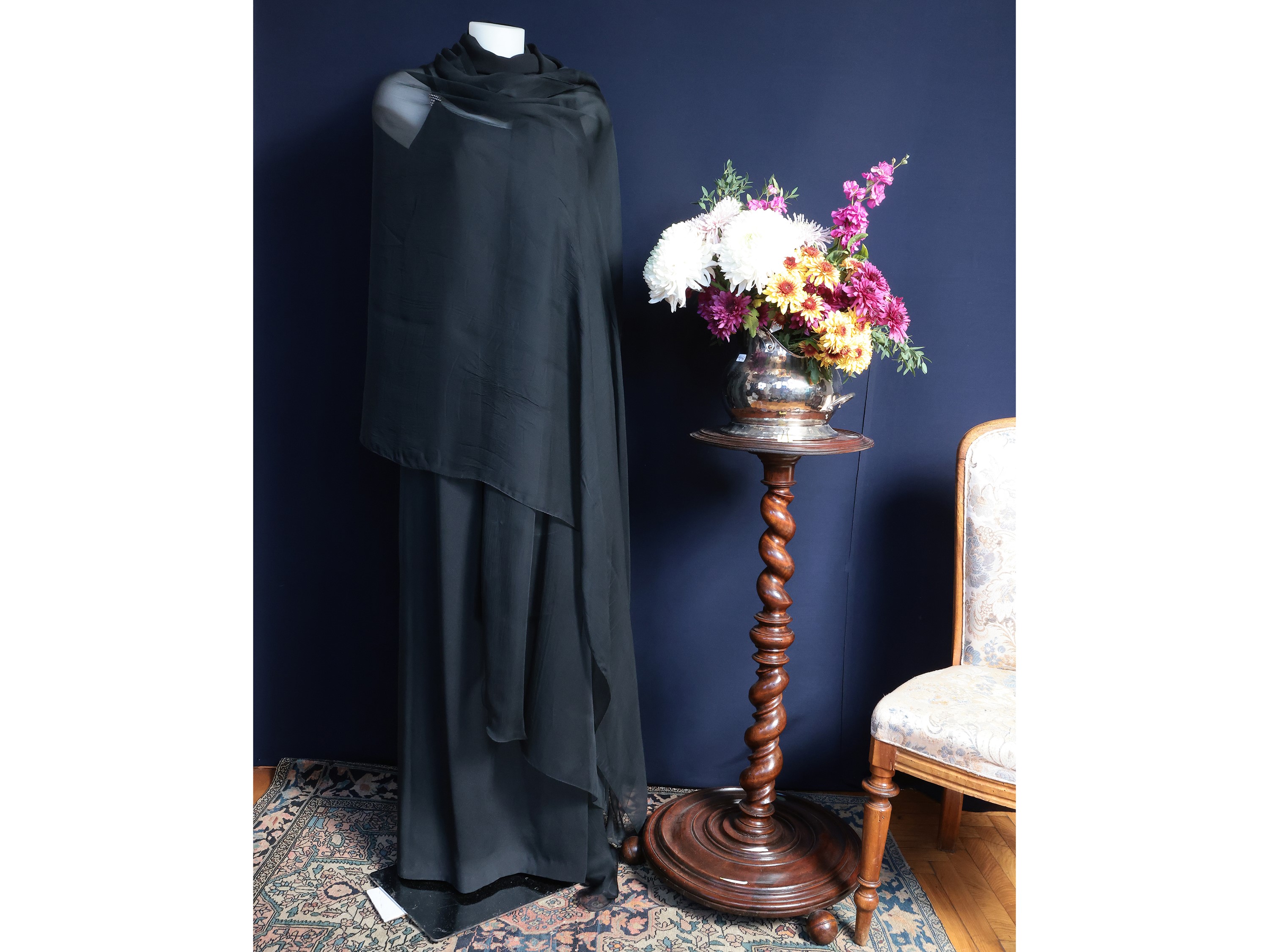 Escada, Abito lungo da sera nero