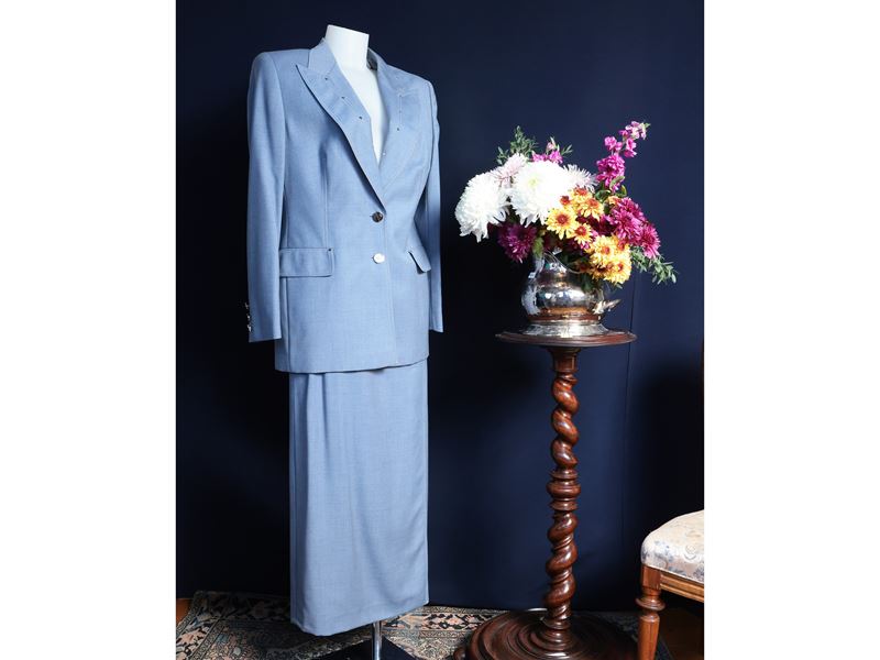 Escada, Completo primaverile in lana color jeans