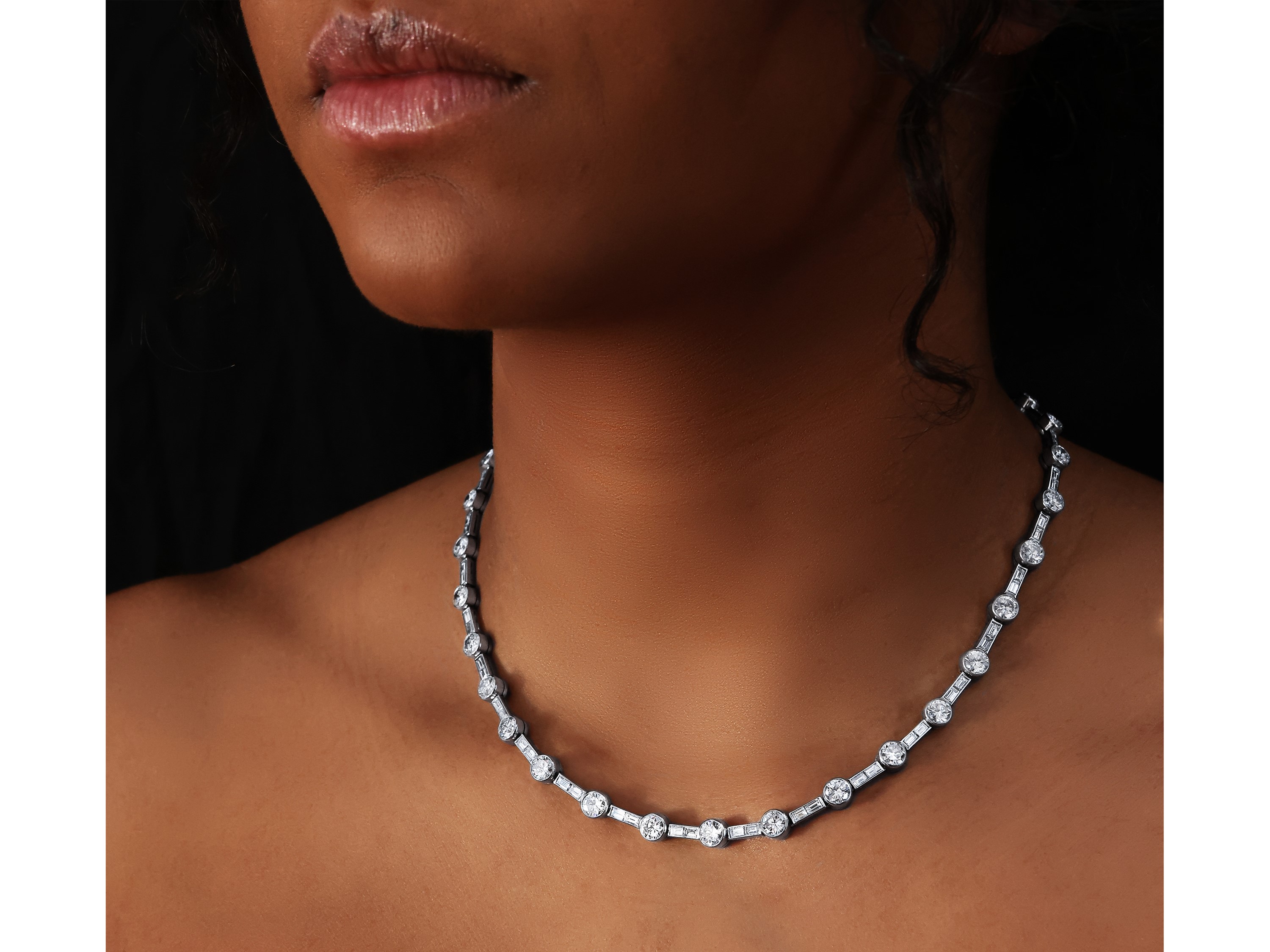 Importante collana rivière in oro bianco e diamanti