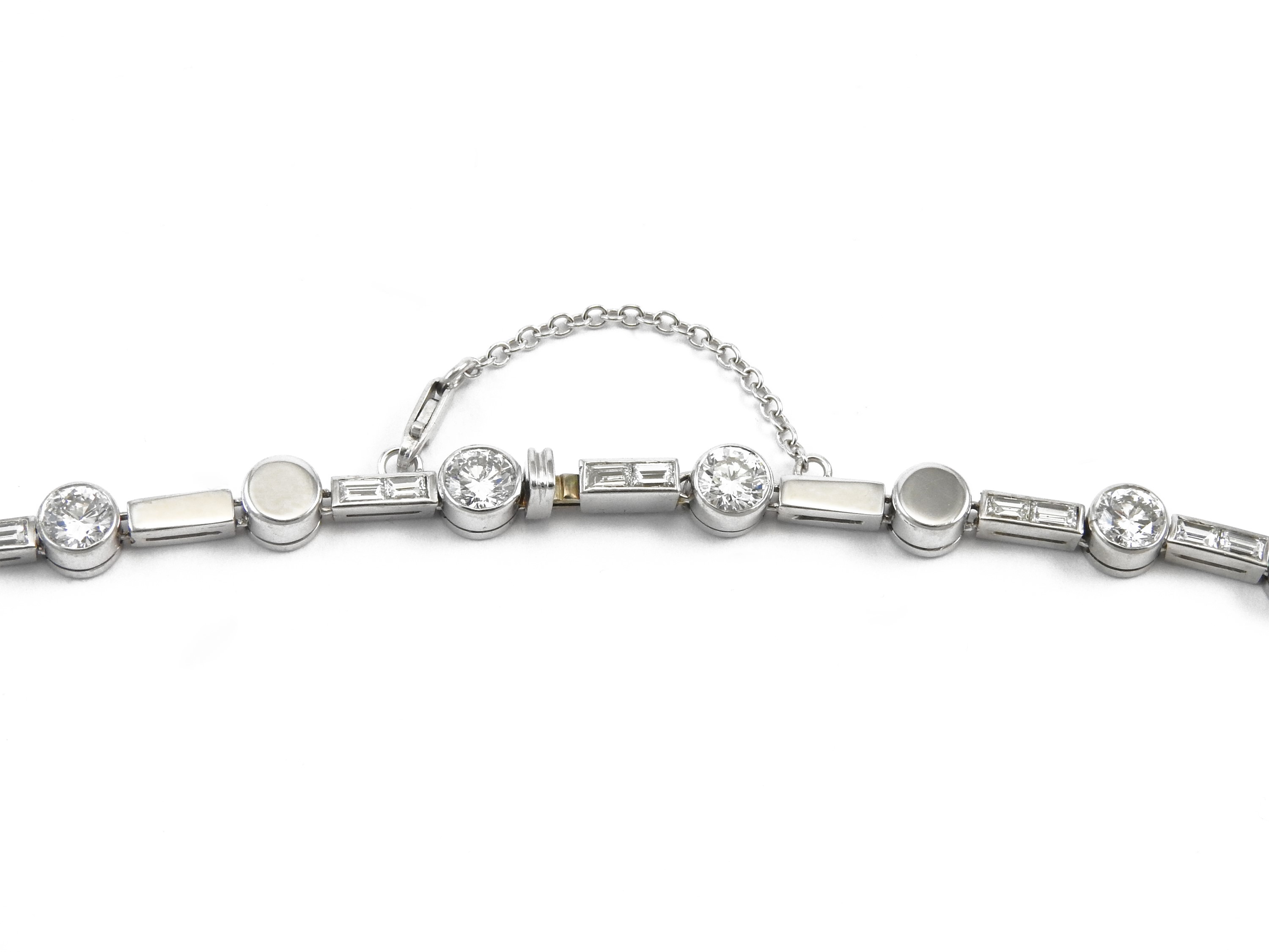 Importante collana rivière in oro bianco e diamanti