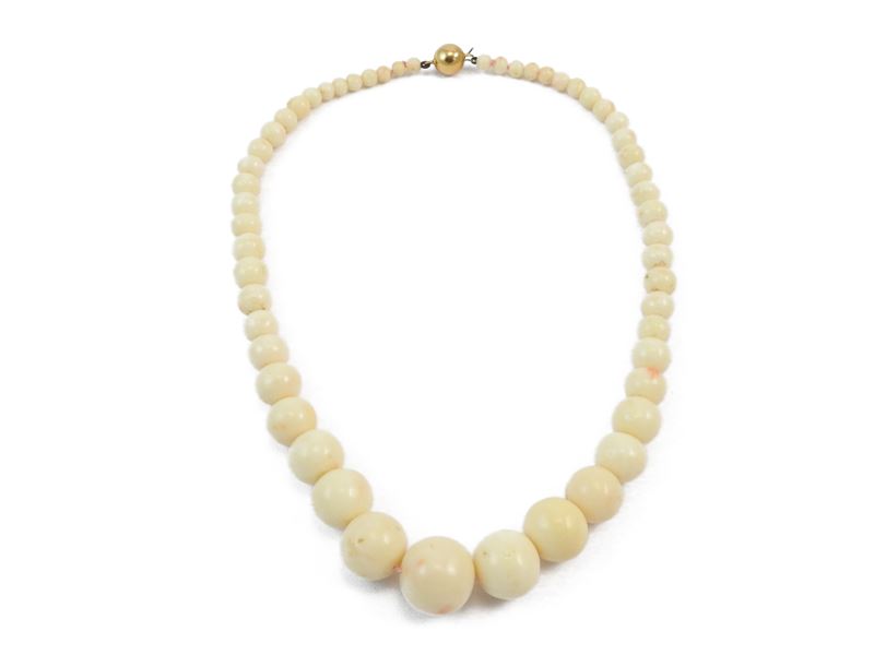 Collana in corallo bianco degradé