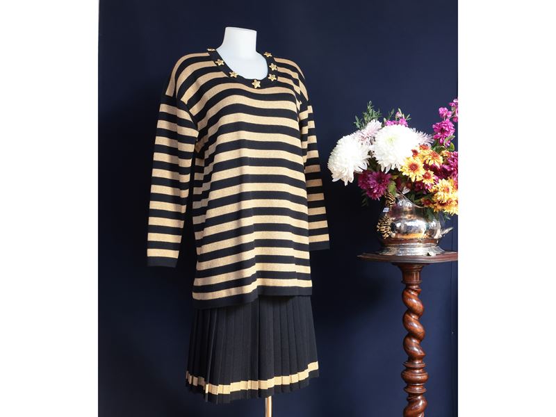 Escada, Completo in maglia nero e lamé oro