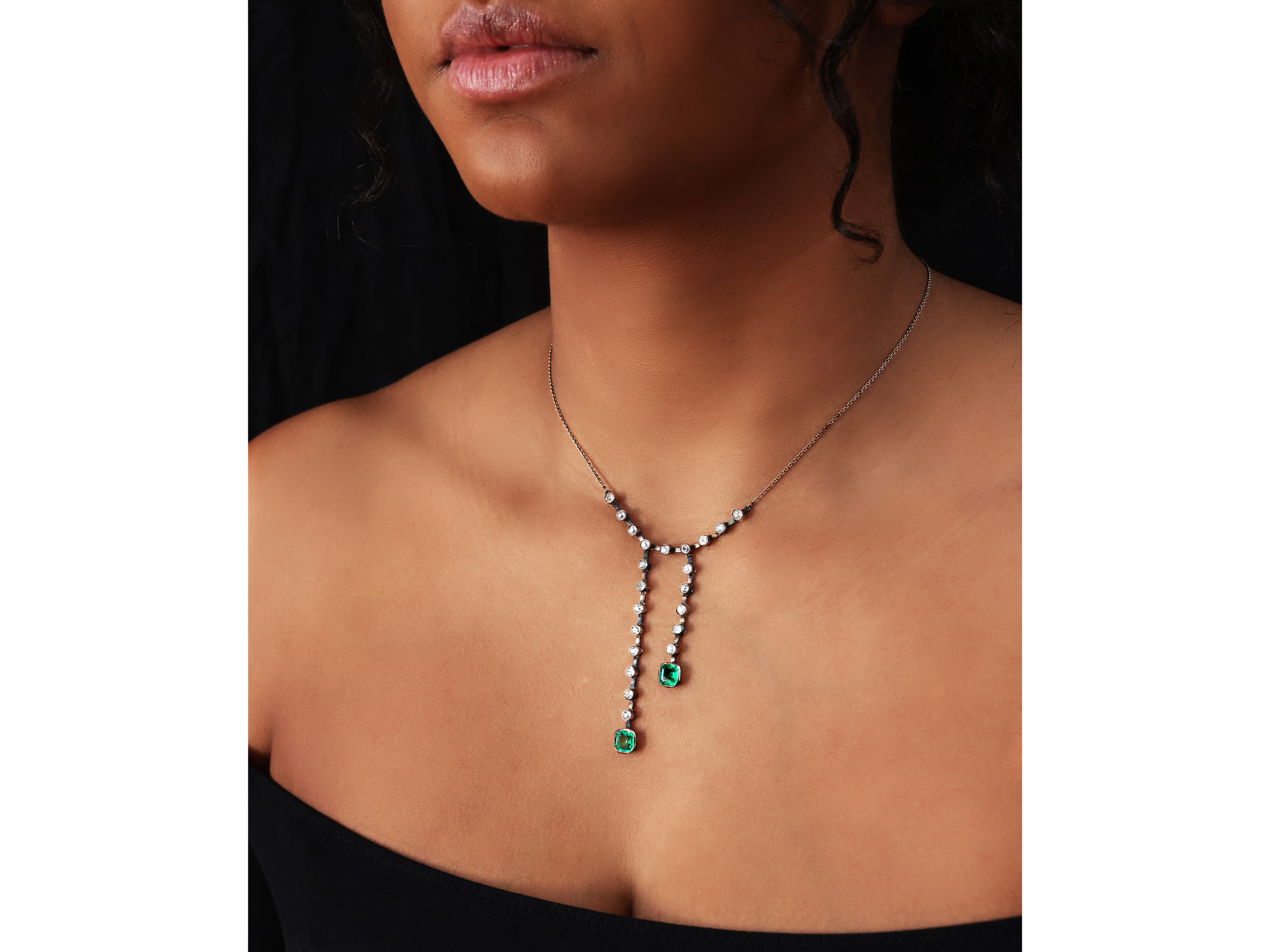 Collana négligé in oro giallo ed argento con diamanti e smeraldi