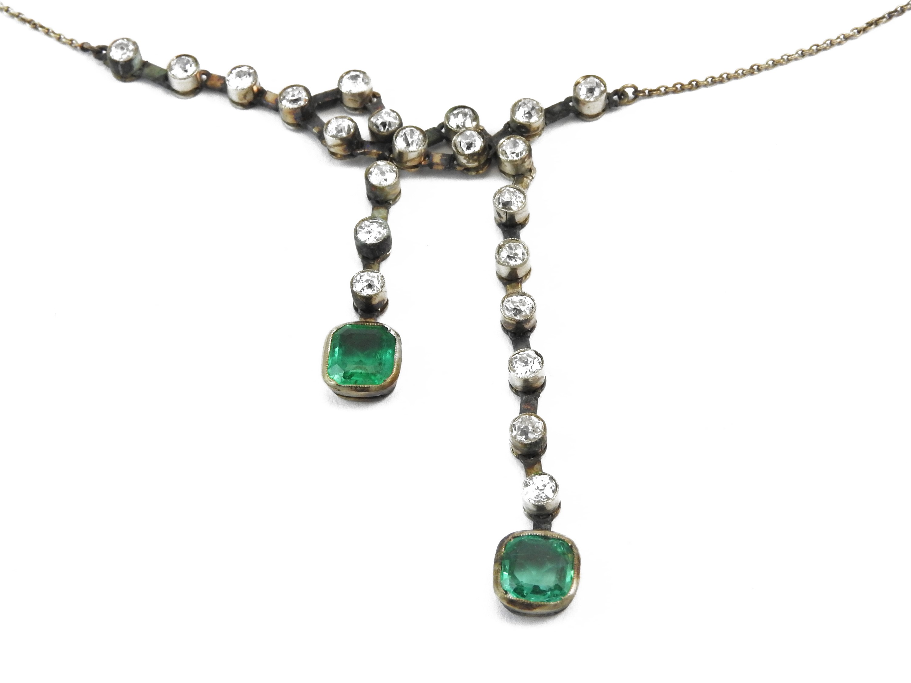 Collana négligé in oro giallo ed argento con diamanti e smeraldi