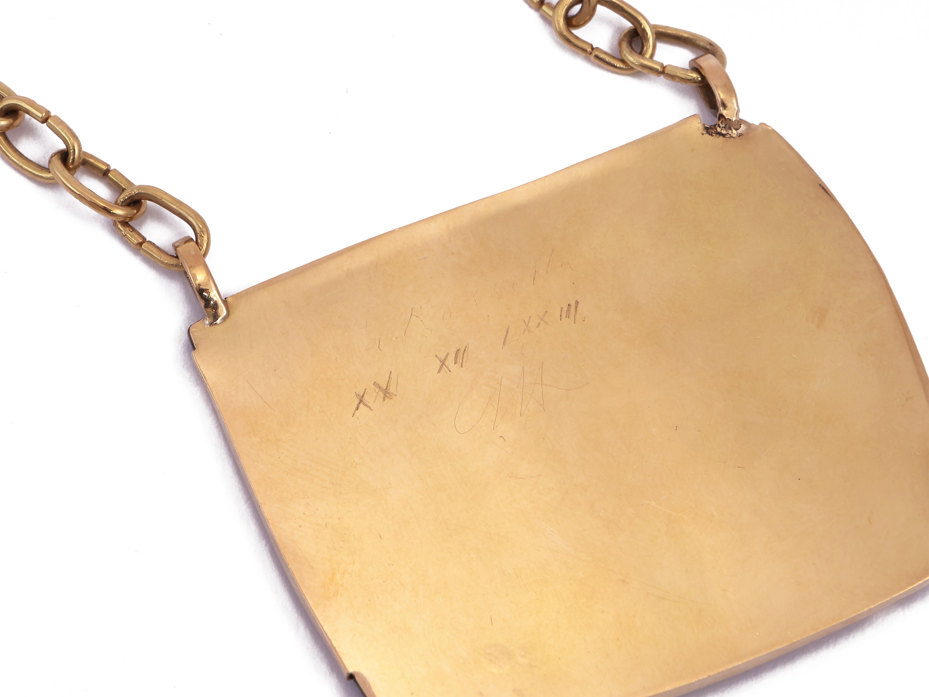 Placchetta a bassorilievo in bronzo, montata in oro giallo, 1973