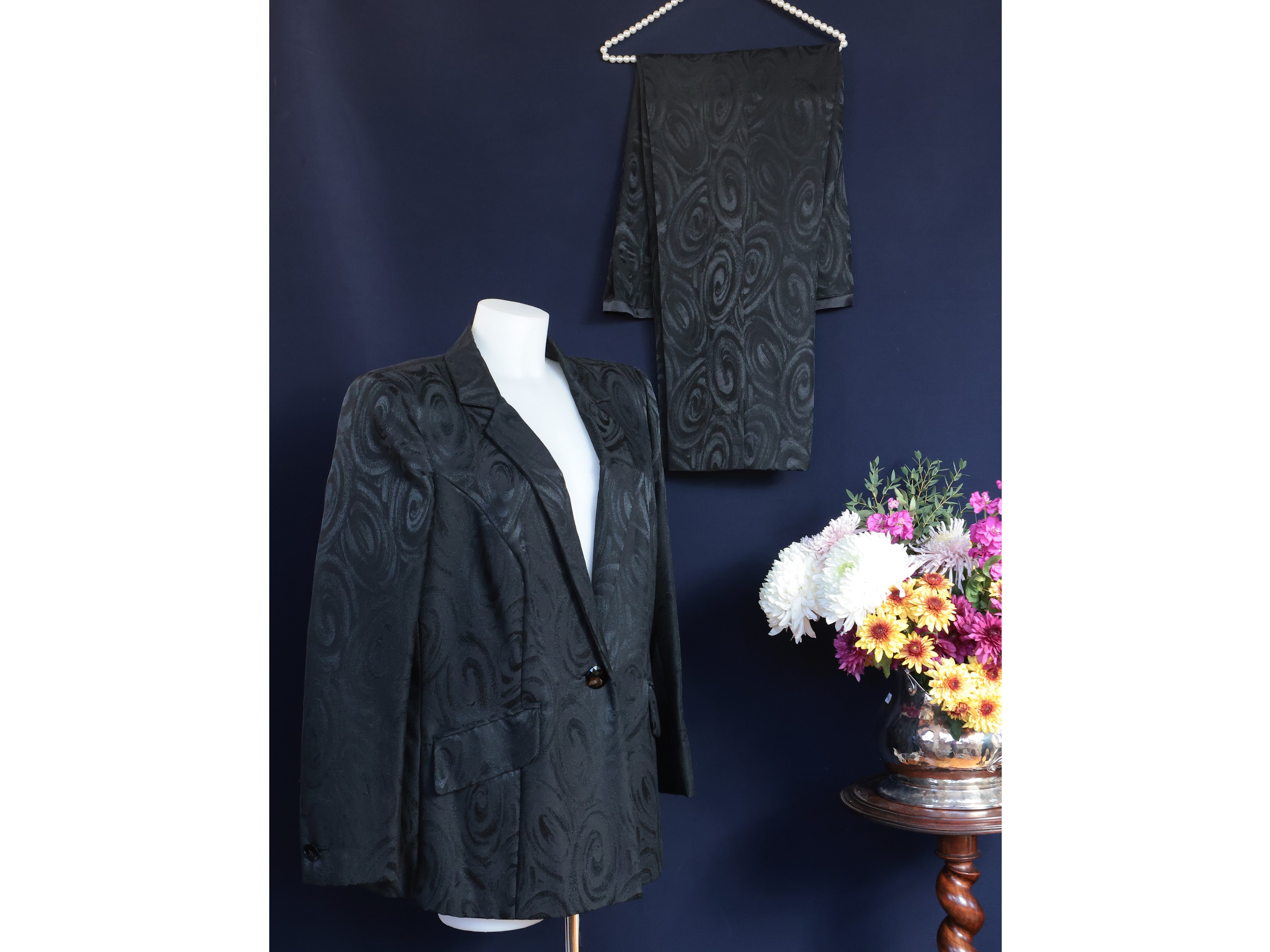 Due tailleur pantalone da cocktail