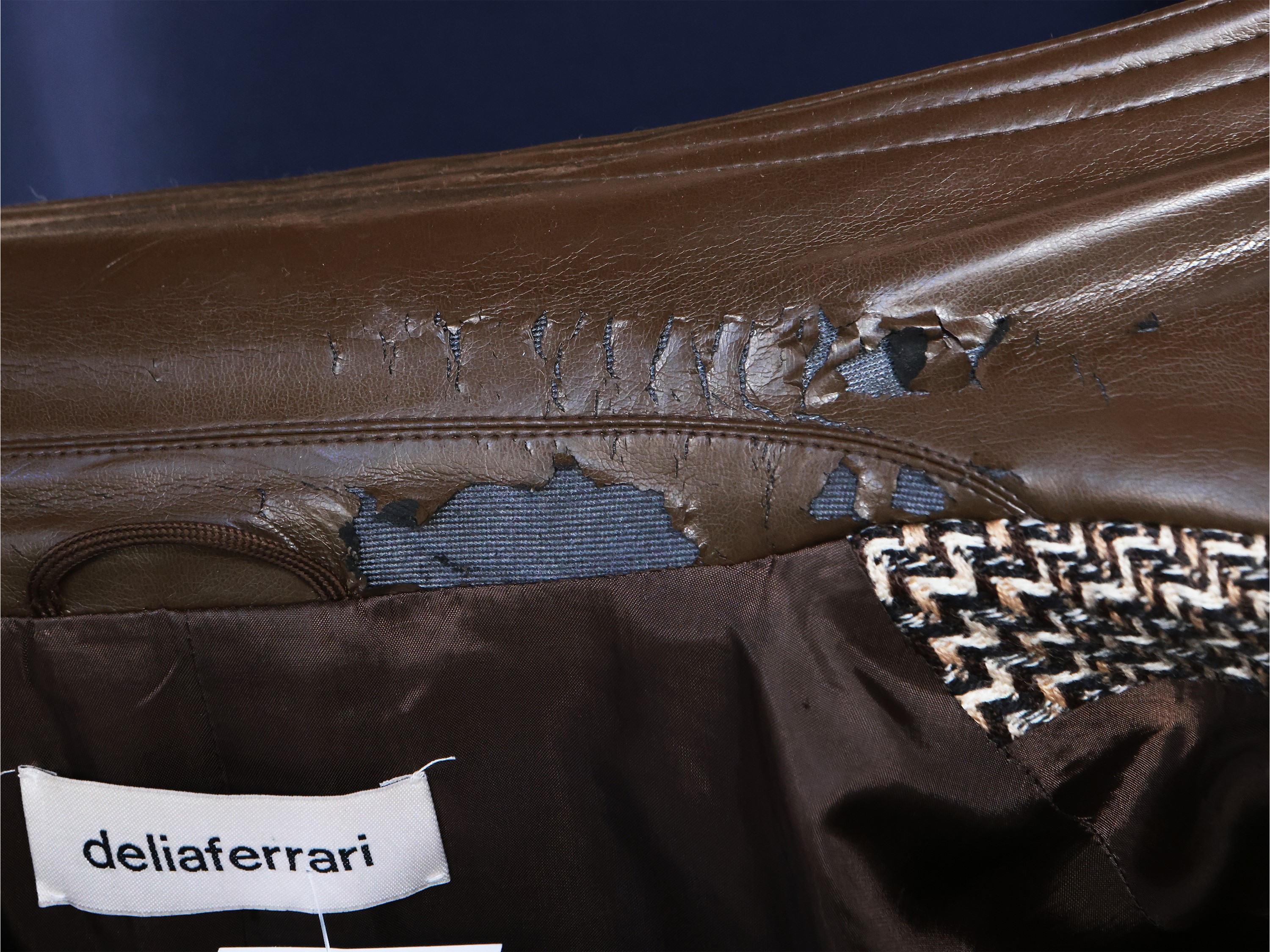 Tailleur in lana a motivi geometrici nei toni del marrone