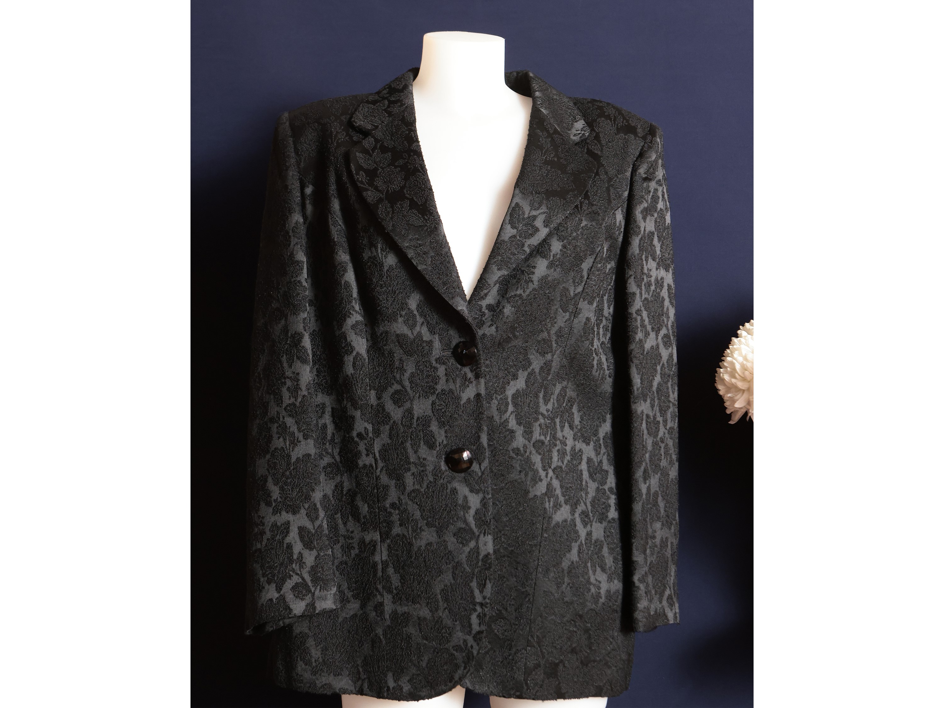 Giacca e gilet in tessuto nero damascato