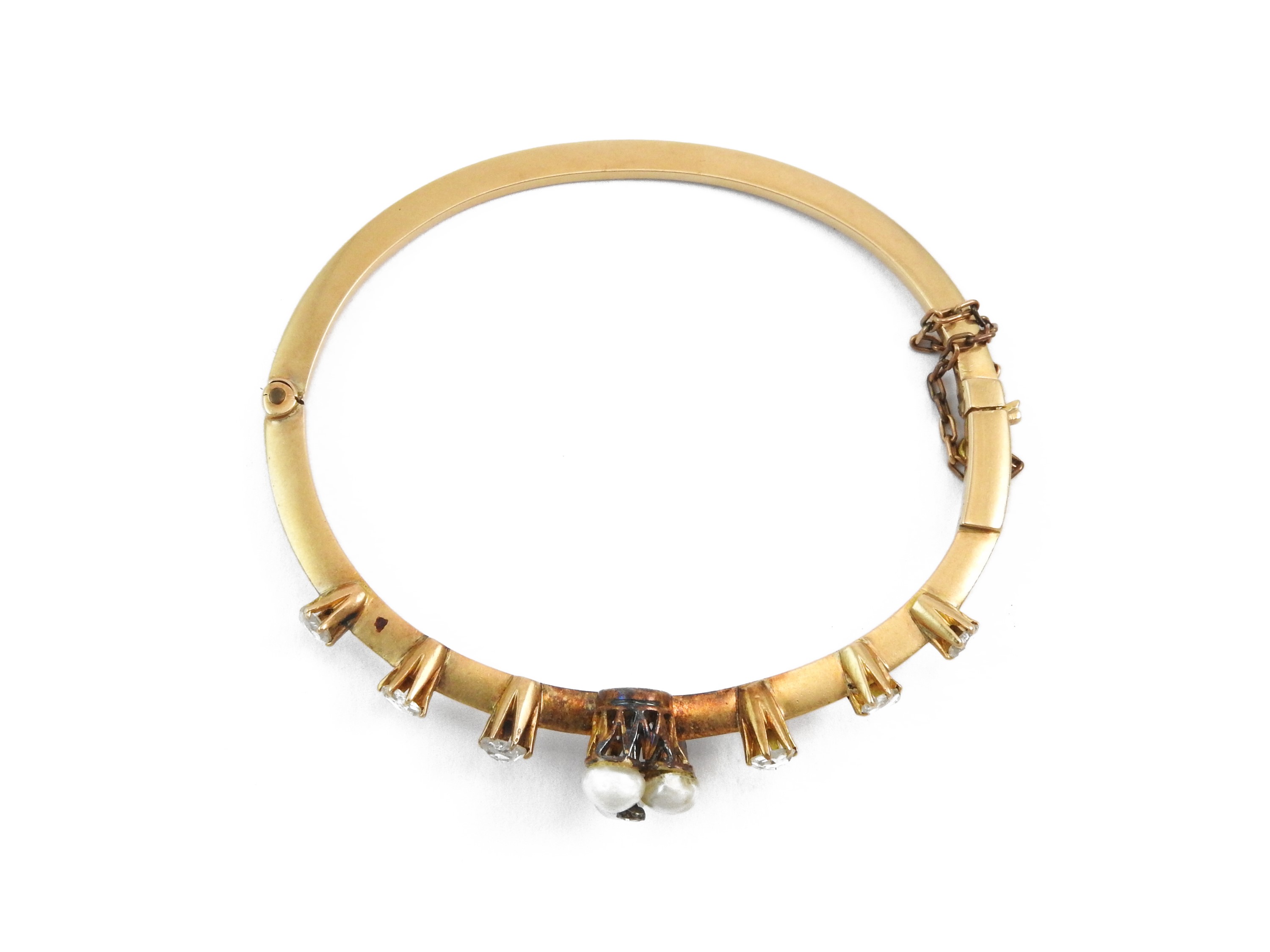 Bracciale rigido in oro rosso con diamanti e perle