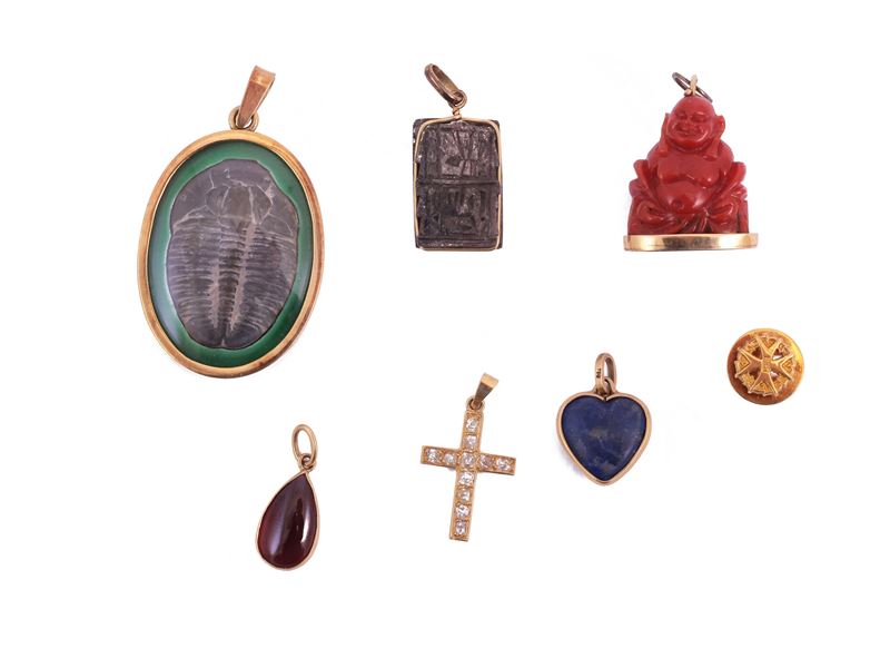 Miscellanea di accessori in oro giallo e pietre