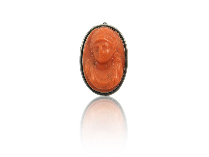 Spilla-pendente in argento con cammeo in corallo arancio