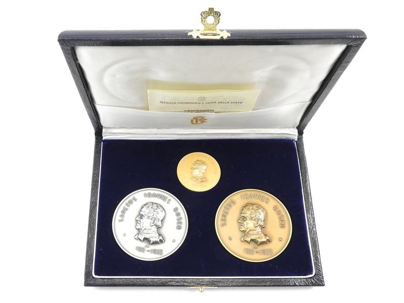 Tre medaglie in oro 916/1000, argento 986/1000 e bronzo