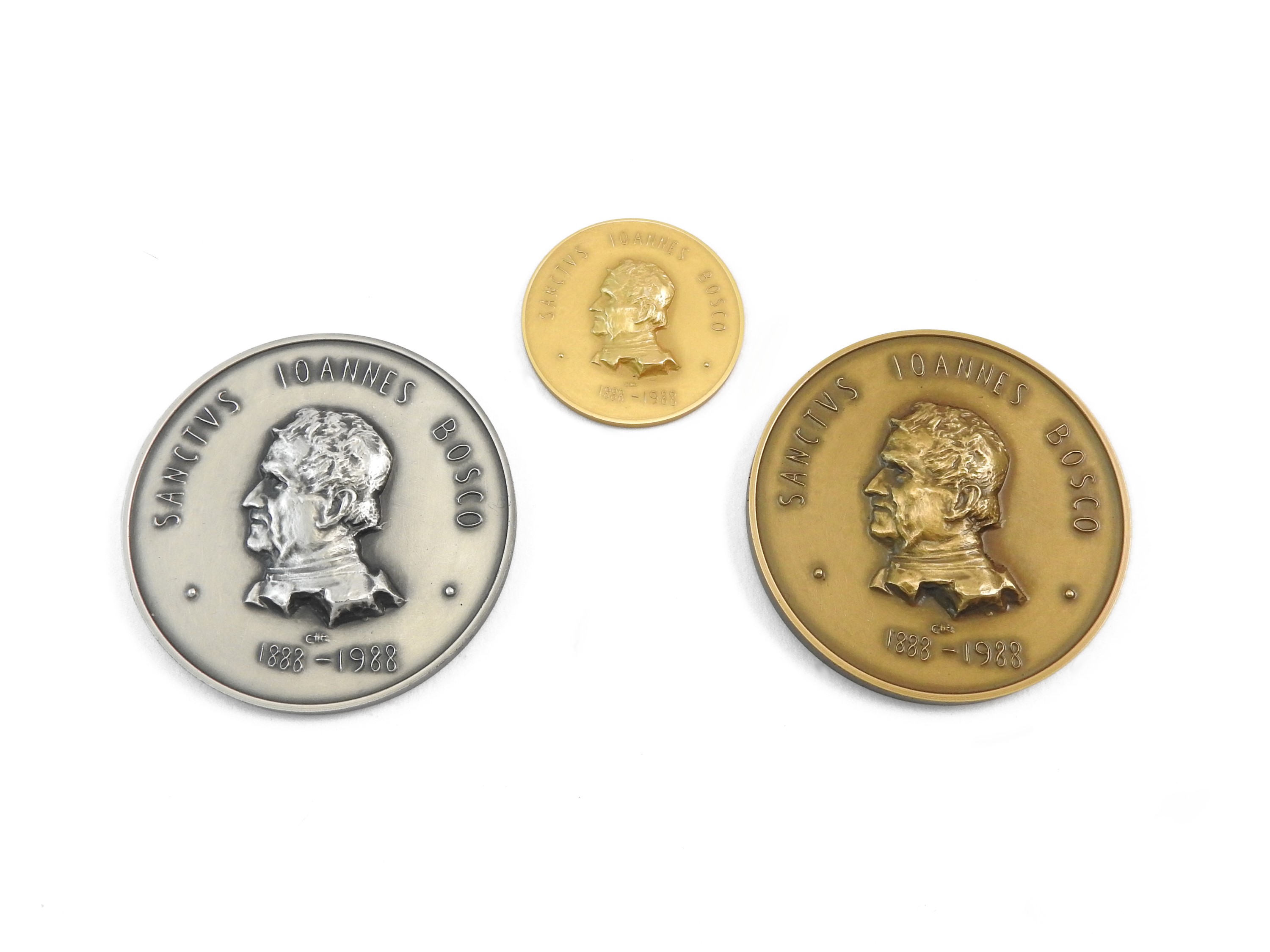 Tre medaglie in oro 916/1000, argento 986/1000 e bronzo