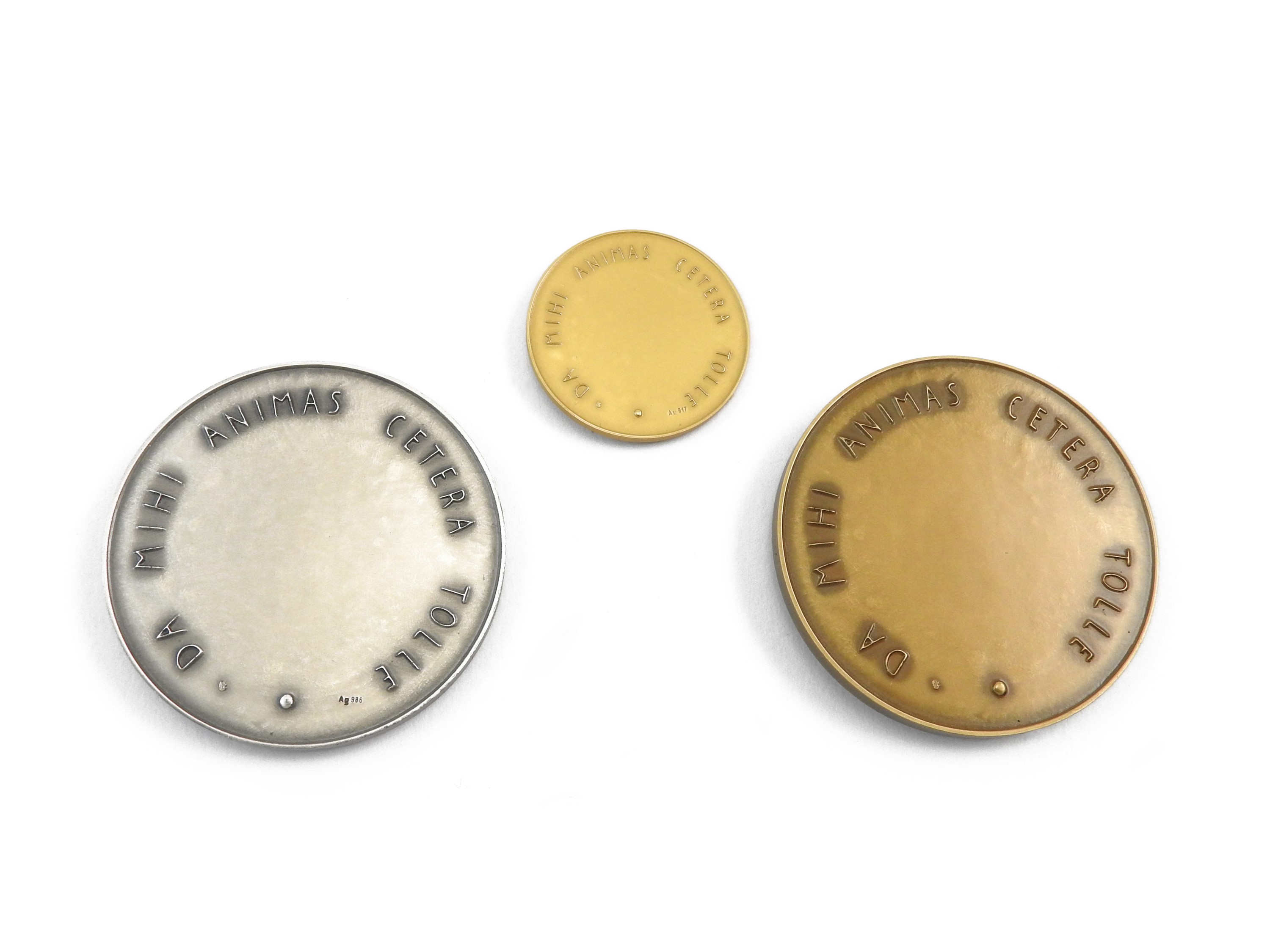Tre medaglie in oro 916/1000, argento 986/1000 e bronzo