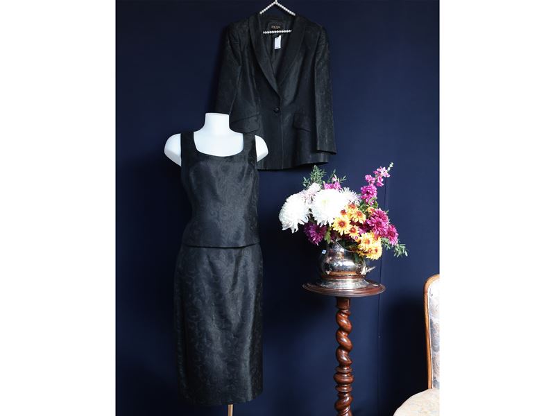 Escada, Completo da sera in tessuto damascato nero