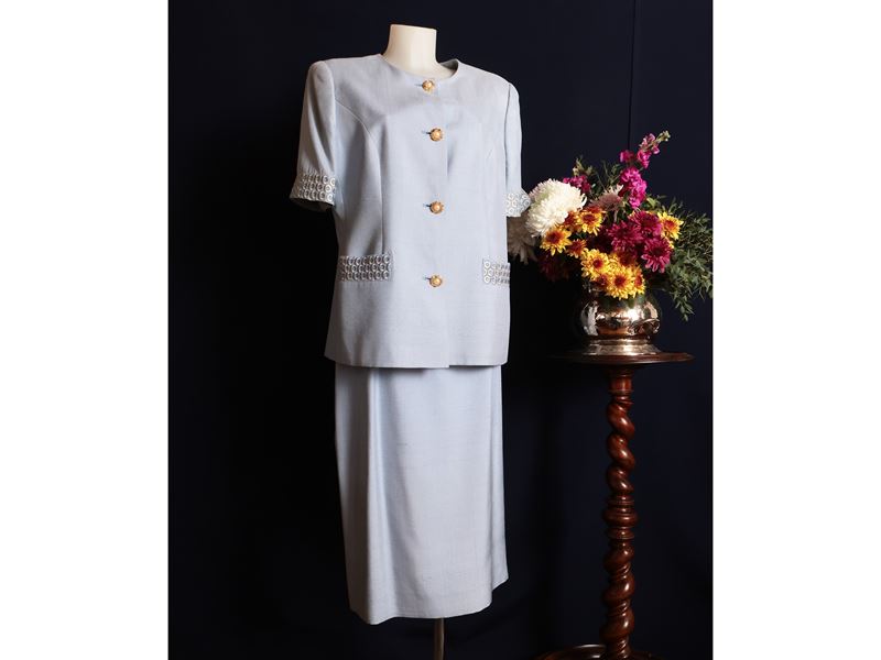 Carisma, Tailleur in seta celeste