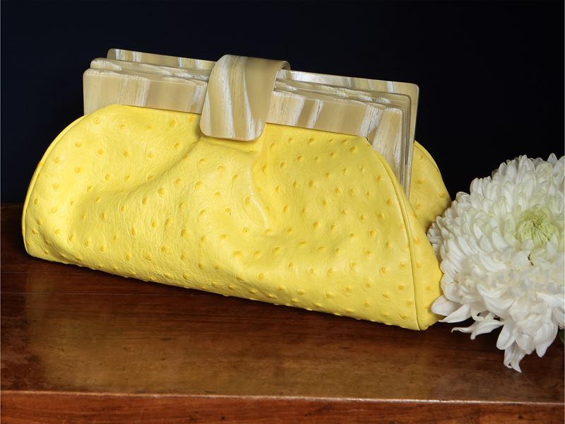 Oscar de la Renta, Pochette in struzzo gialla