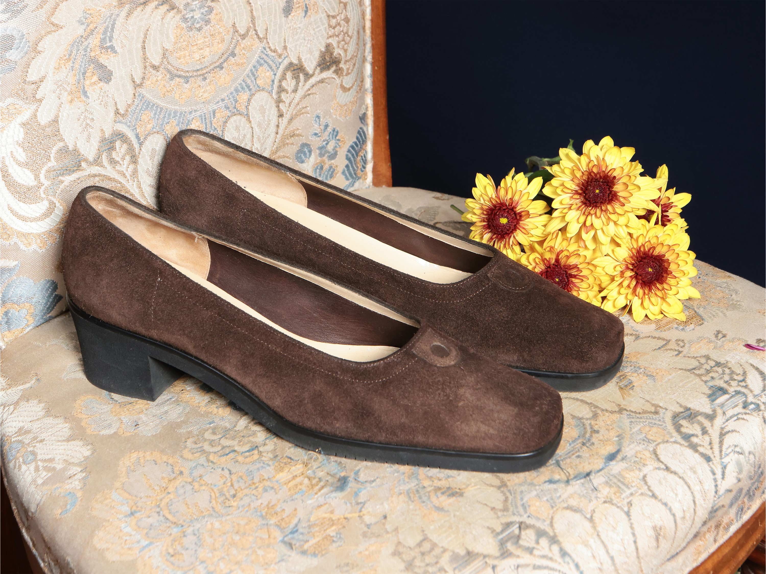 Salvatore Ferragamo, Due paia di décolleté marroni