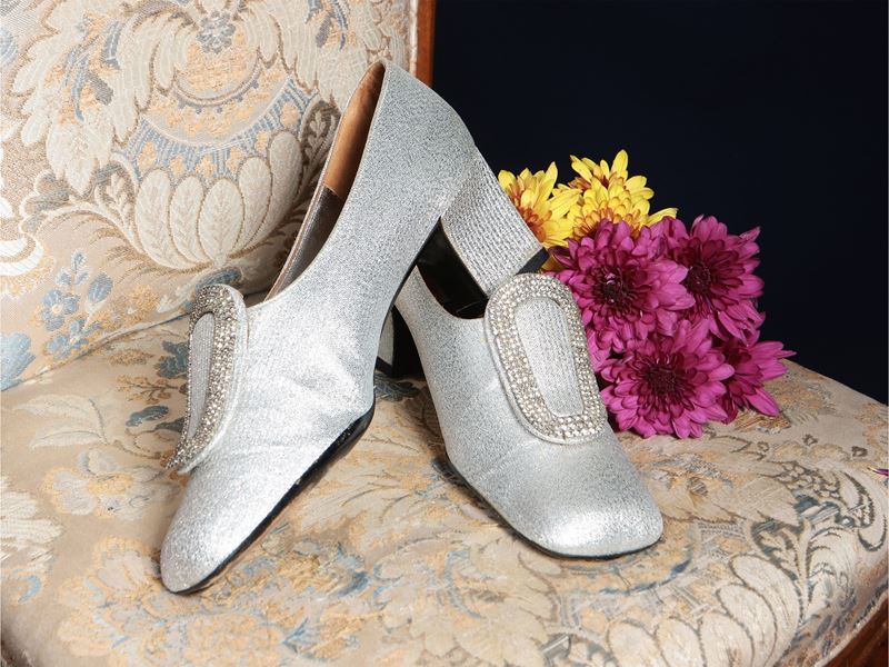 Charles Jourdan, Décolleté in lamé argento