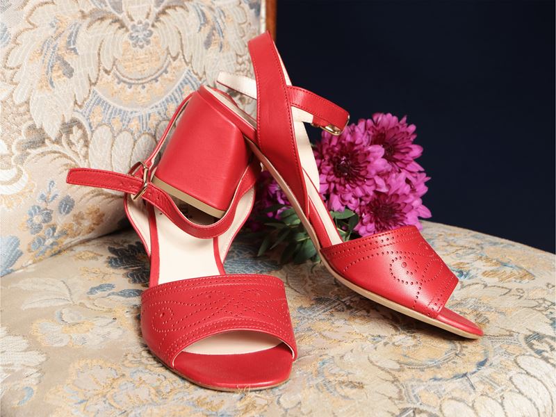 Gilardini, Sandali in pelle rossa