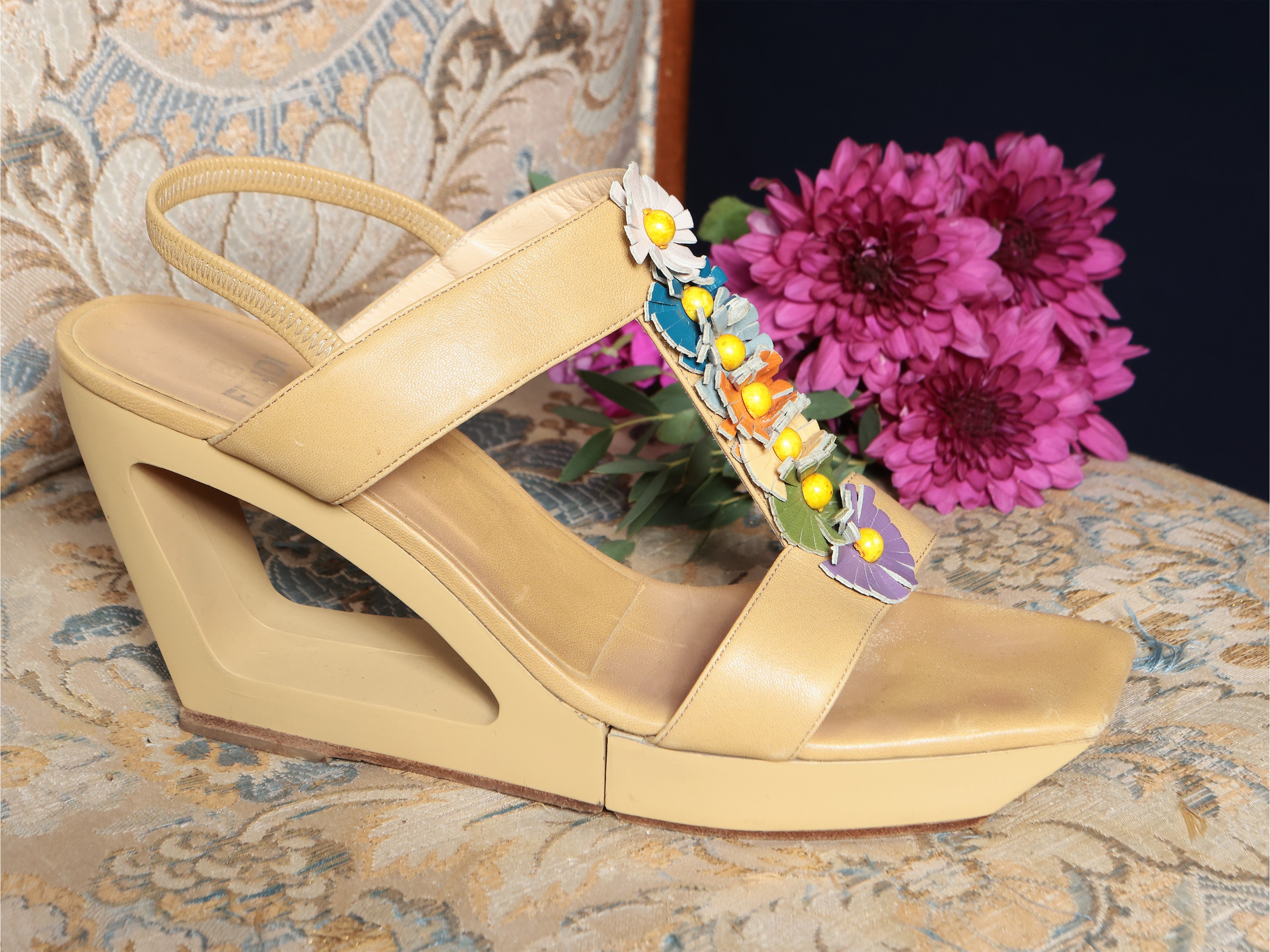 Fendi, Sandali in pelle color cammello