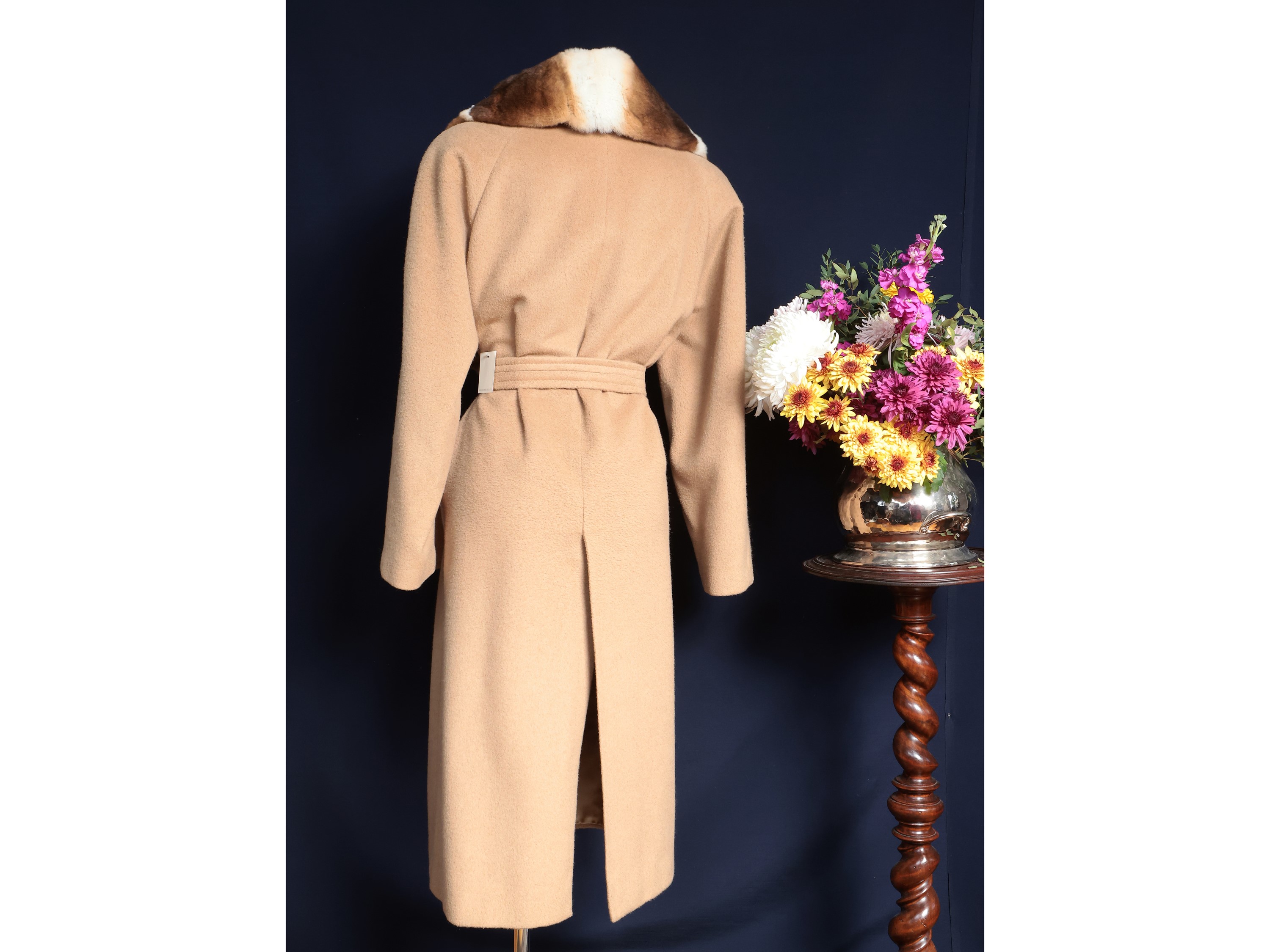 Cappotto in cammello con collo in cincillà